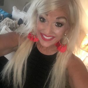 Meet your Posher, Crista lee